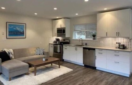 Halfmoon Bay House | A beautiful summer 1 brm cottage located in Halfmoon Bay Resort fully furnished.