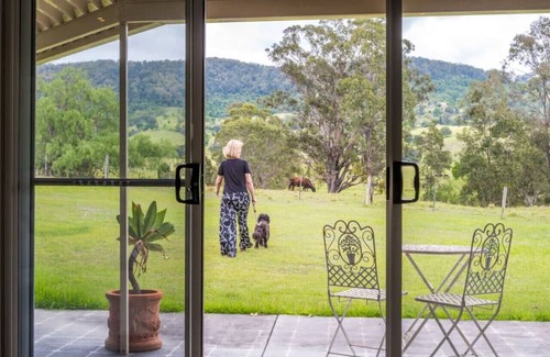 Bellbird House | Woodland Retreat in Hunter Valley - dog friendly