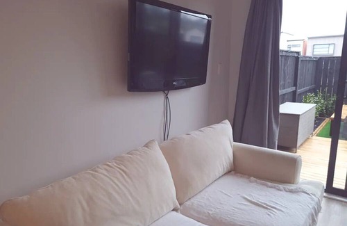 Flat Bush House | Brand new entire use town house