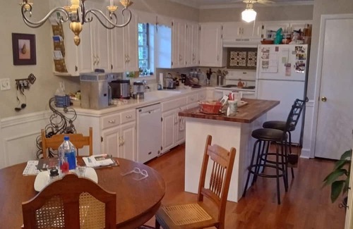 Cleveland House | No Cleaning Fee!! 1966 split Level 4BR charmer!!