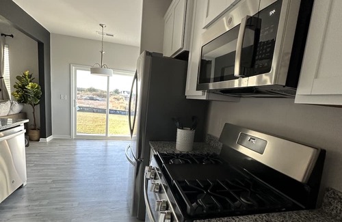 Huntcliff House | Newly built, near Fort Jackson & Downtown USC