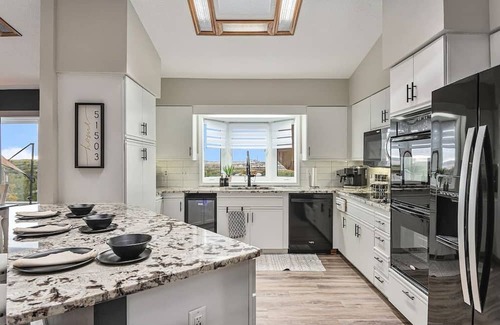 Council Bluffs House | Acreage Resort with VIEWS! Perfect for Huge Groups