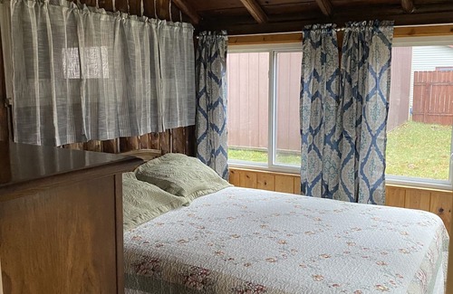 Mio Cabin | Classy log cabin. 3 bedroom. Great for hunting, fishing or kayaking.