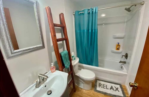 Mio Cabin | Classy log cabin. 3 bedroom. Great for hunting, fishing or kayaking.