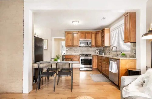 South Salt Lake House | Cozy Home Away From Home! Cute Neighborhood - Off Street Parking