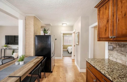 South Salt Lake House | Cozy Home Away From Home! Cute Neighborhood - Off Street Parking