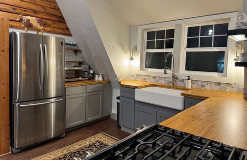 Sturgeon Bay House | Vacation in a renewed cheese factory in the center of everything in Door County