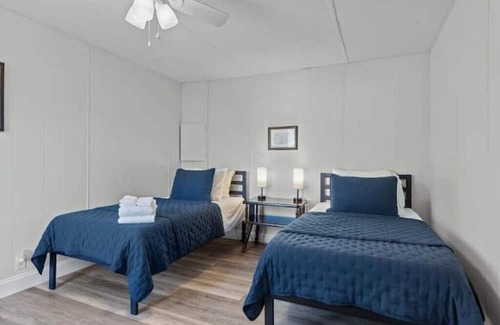 Peletier House | The Shack at Pettiford Creek