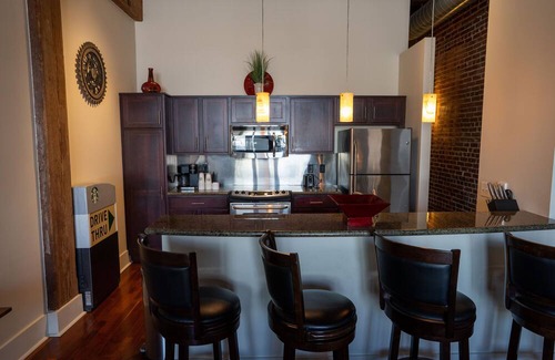 South Main Historic District Condo | Chic Downtown Memphis Condo with Rooftop Access - Your Unforgettable Getaway!