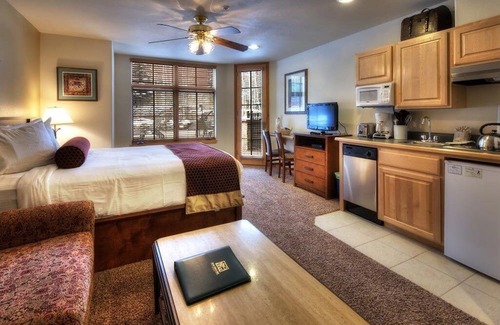 Four O'Clock Villa | Ski-in Studio at amenity-rich resort. Walk to Beaver Run. Avail 1/28-2/4