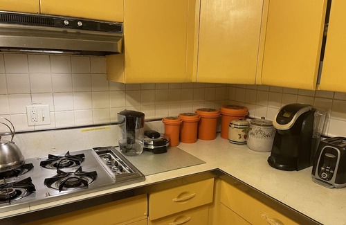 Capitol Heights House | Minutes to DC Capitol Hill. Metro. Perfect for Family Vacay & Remote travel.