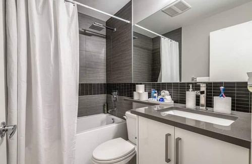 Crescent Heights Apartment | Cozy & Comfy DT Suite