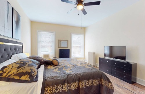Downtown Apartment | Historic apartment full of natural light, new renovations, full kitchen, & W/D