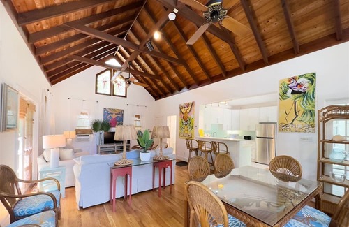 White Street Gallery District House | Amanda`s Garden Getaway 3 BR / 2 BA with shared large pool