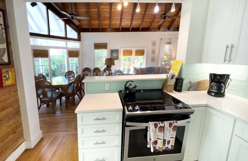 White Street Gallery District House | Amanda`s Garden Getaway 3 BR / 2 BA with shared large pool