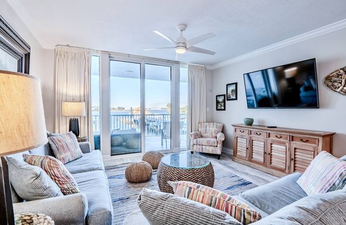 Orange Beach Condo | Luxe & Comfy Waterfront Gem: Heated Pool, Sandy Beach, Kayaks, Panoramic Views!
