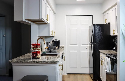 North Central Apartment | Luxury Apartment - 10 min from oceanfront
