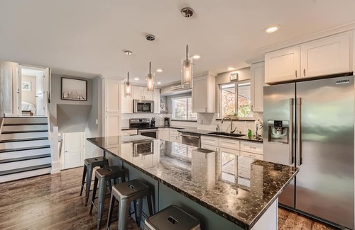 Lakewood House | Lakewood Lodge - Red Rocks, Denver, mountains!