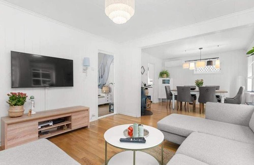Spangereid House | Family-friendly home near canal