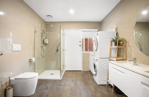 Clifton Springs House | Azure Majesty Cliftons Grand Waterfront Haven