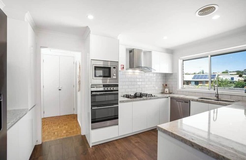 Clifton Springs House | Azure Majesty Cliftons Grand Waterfront Haven