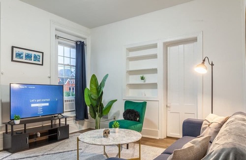 Downtown Buffalo House | This house is a 2 bedroom(s), 1 bathrooms, located in Buffalo, NY.