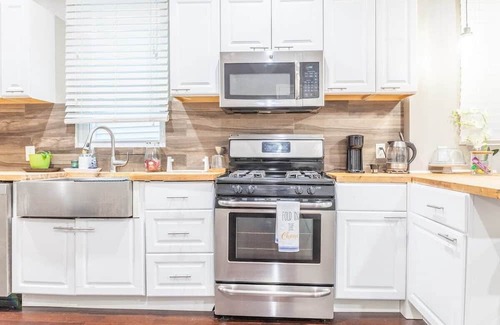 Front Park Apartment | Buffalo - Alicia 1BDR