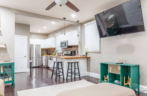 Front Park Apartment | Buffalo - Alicia 1BDR