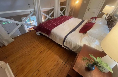 Candler Park Cottage | Retrofun Cottage in Candler Park