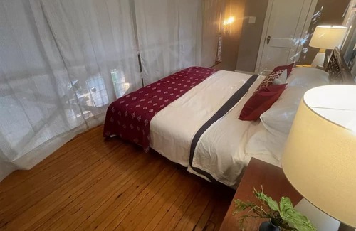 Candler Park Cottage | Retrofun Cottage in Candler Park