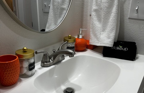 Jefferson House | Tangerine Dream - 1BR King Suite