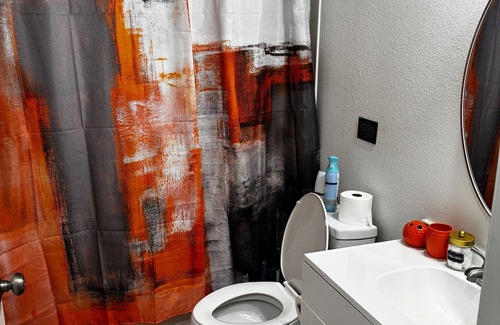 Jefferson House | Tangerine Dream - 1BR King Suite