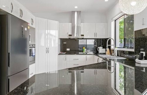 Helensvale House | Waterfront House w/ Pool & Brand-new Furnitures!