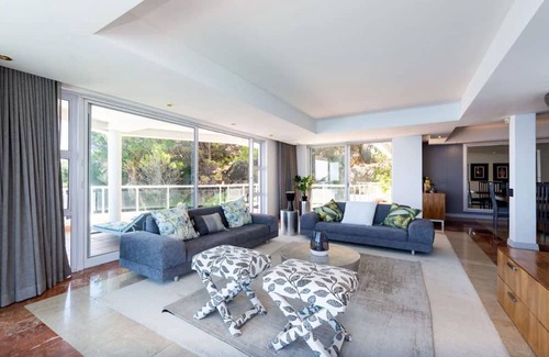 Bantry Bay Apartment | Expansive Three Bedroom Clifton Apartment with Breathtaking views
