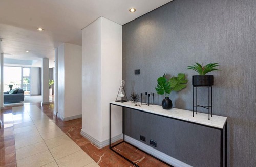 Bantry Bay Apartment | Expansive Three Bedroom Clifton Apartment with Breathtaking views