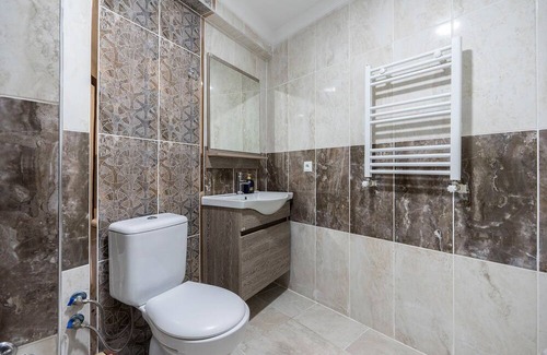 Osmangazi Apartment | Spacious Flat w Balcony Near Metro in Osmangazi