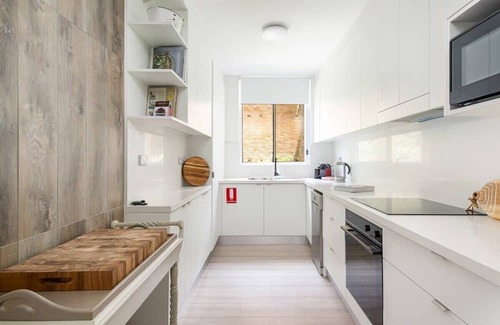Lane Cove Apartment | Chic 2-Bed Haven With Alfresco Area in Lane Cove