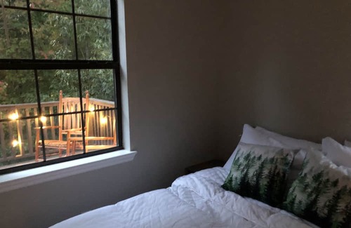 Rossville Cottage | Enchanted Woods Cottage ~ 10 min St Elmo ~ Hot Tub, Pool, 2 Acres