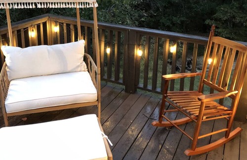 Rossville Cottage | Enchanted Woods Cottage ~ 10 min St Elmo ~ Hot Tub, Pool, 2 Acres