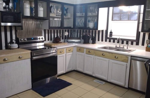 Cliftondale House | Beautiful Bungalow in South Fulton