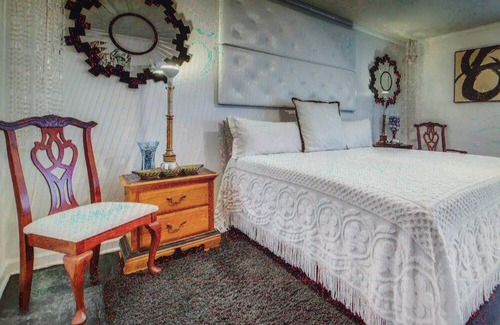 Cliftondale House | Beautiful Bungalow in South Fulton