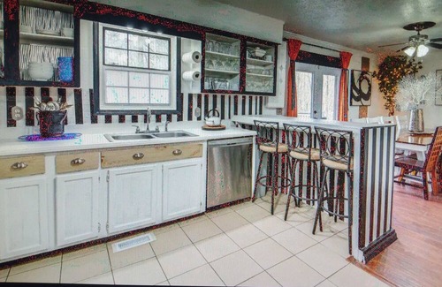 Cliftondale House | Beautiful Bungalow in South Fulton
