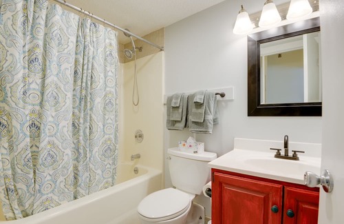 West Dover Apartment | West Dover Condo w/Fireplace: Half Mi to Mt. Snow
