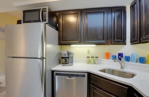 West Dover Apartment | West Dover Condo w/Fireplace: Half Mi to Mt. Snow