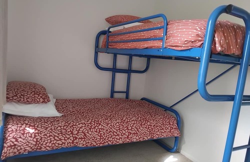 Waitarere Beach House | The Seashell - central, private, comfortable Incl bedding and linen, wifi