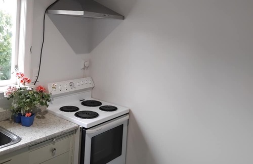 Waitarere Beach House | The Seashell - central, private, comfortable Incl bedding and linen, wifi