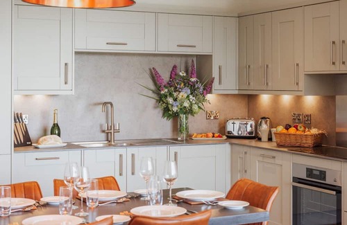 Chittlehamholt Cabin | The Mole Resort sleeps 4 guests in 2 bedrooms