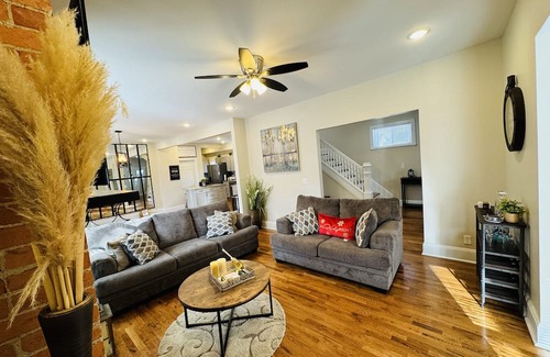 Roselawn Finance House | Big house newly remodel from top to bottom