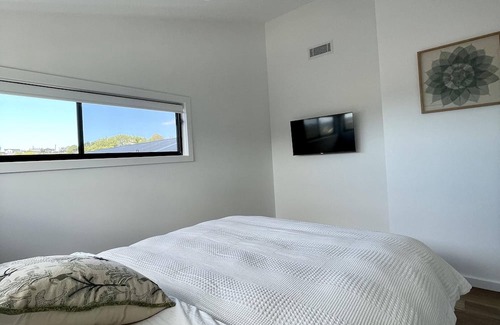 Merewether House | Yaringa - Brand New Property, Minutes from Merewether Beach