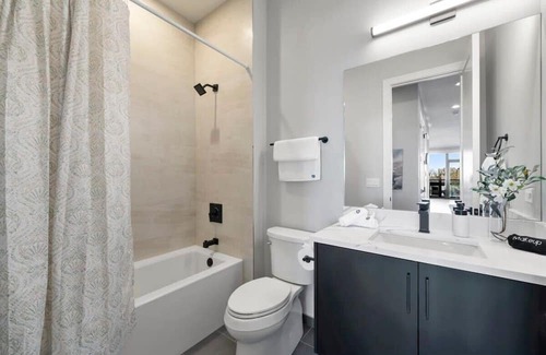 Lower West Side Apartment | Cozy Chicago Haven w/High Speed Internet & Balcony